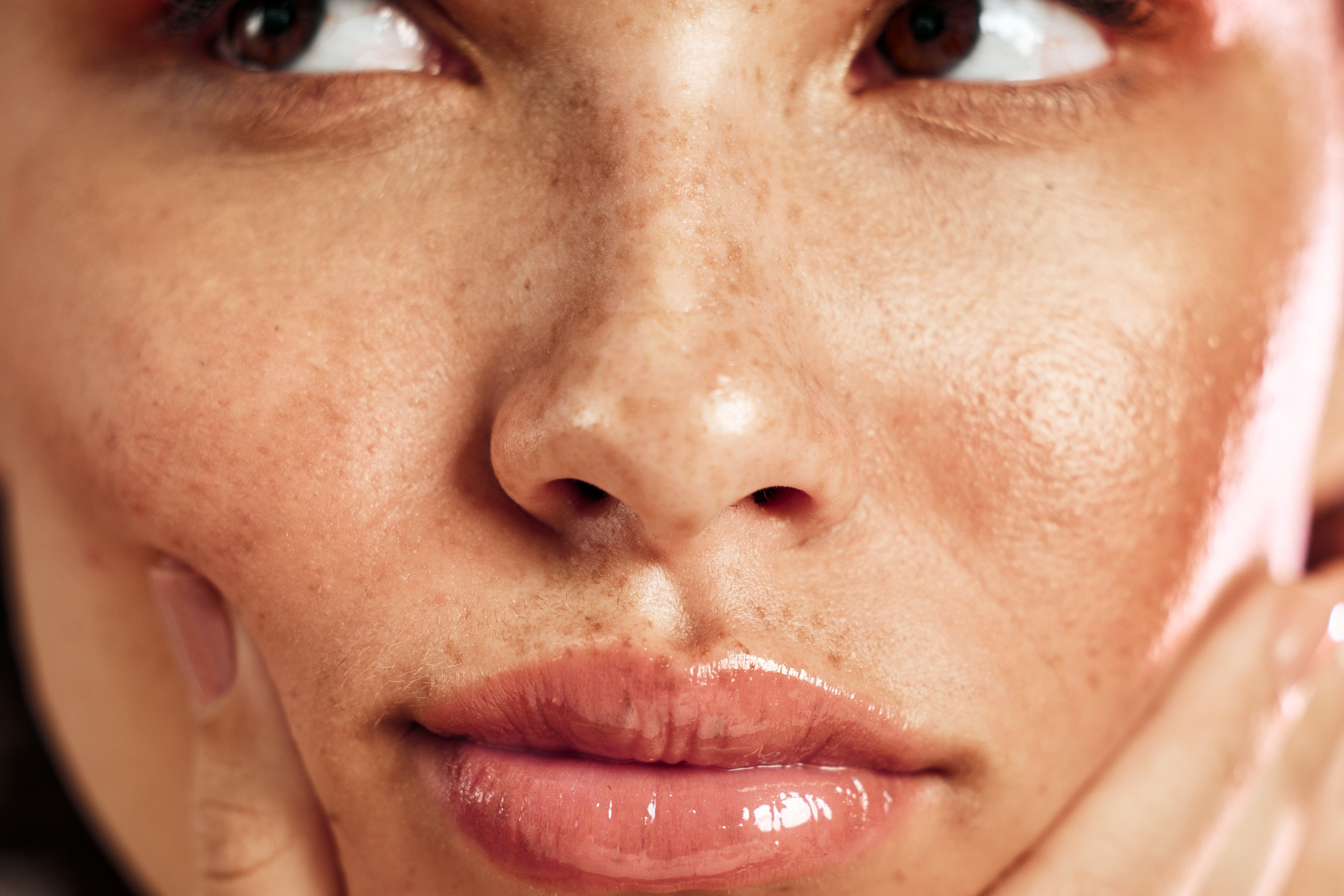 How to Layer Your Skincare (The Right Way, According to Science)